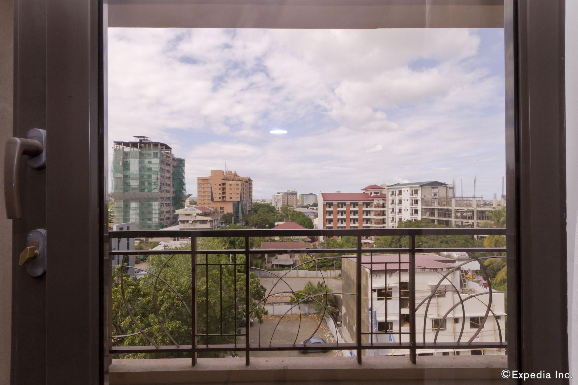 Castle Peak Hotel Cebu Exterior photo